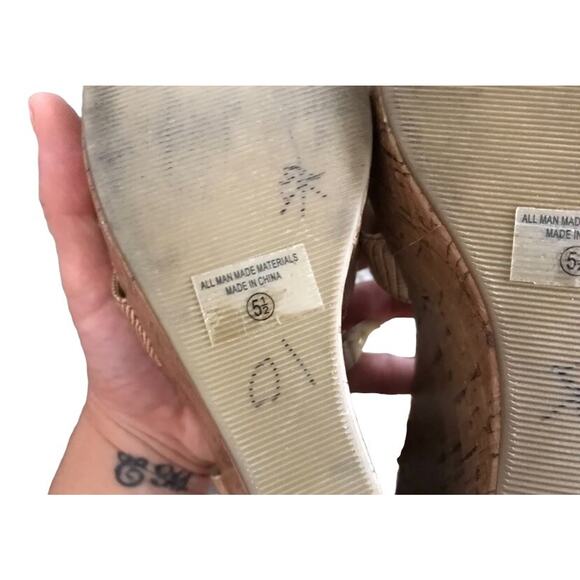 CLASSIFIED Womens Size 5.5 Beige Wedge Block Heel Strappy Peep Toe Shoes Sandals - Picture 10 of 10